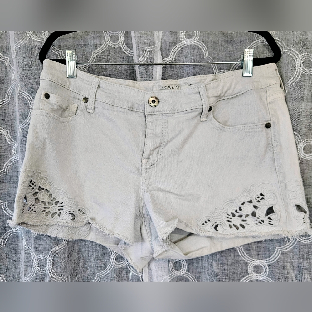 Torrid High Rise White Shorts Plus Size Embroidered Denim Shorts Size 12